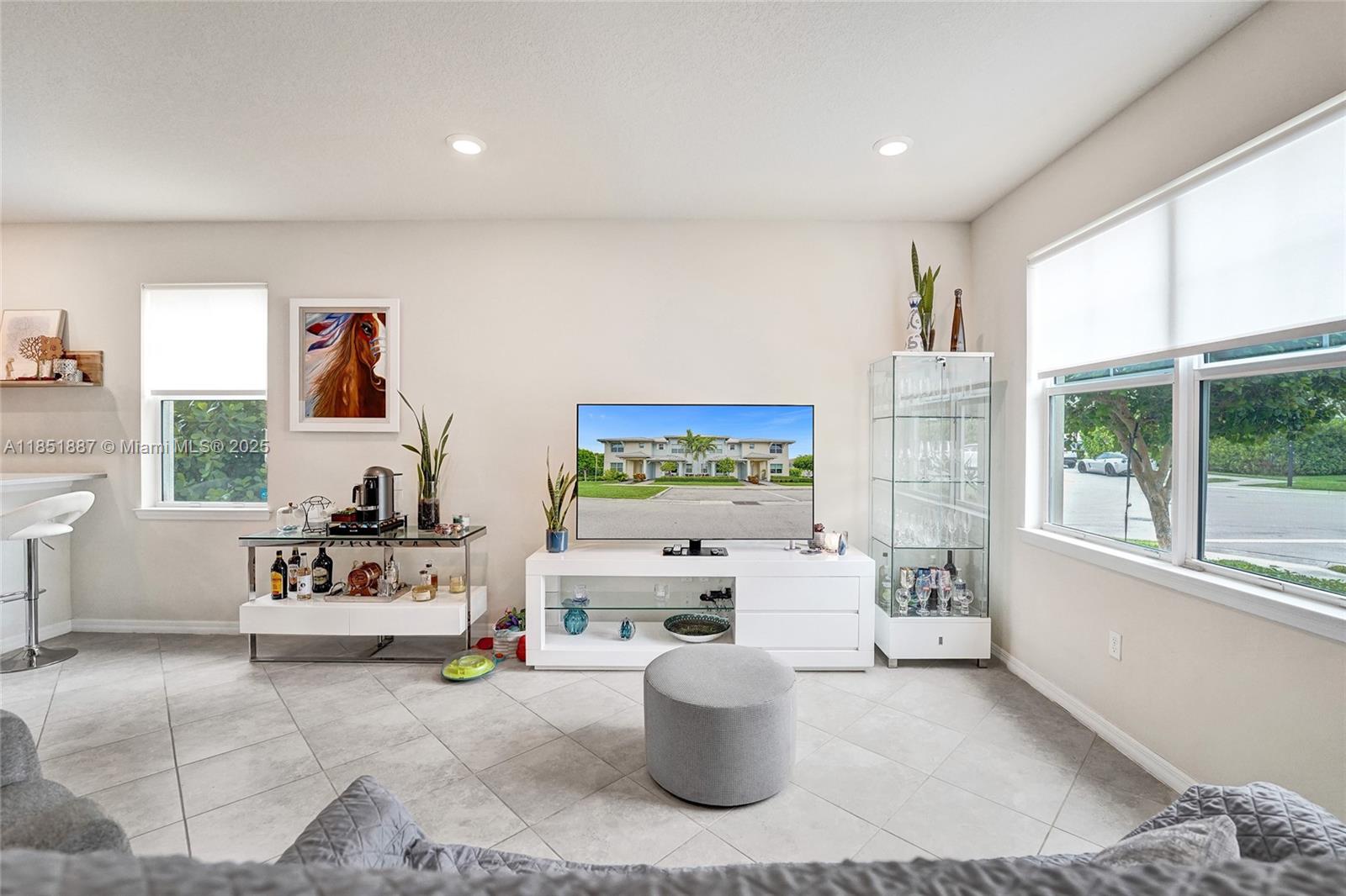 See details 4810 3 / 3 1561 sq. ft. $ 2025-08-04 0 Photo