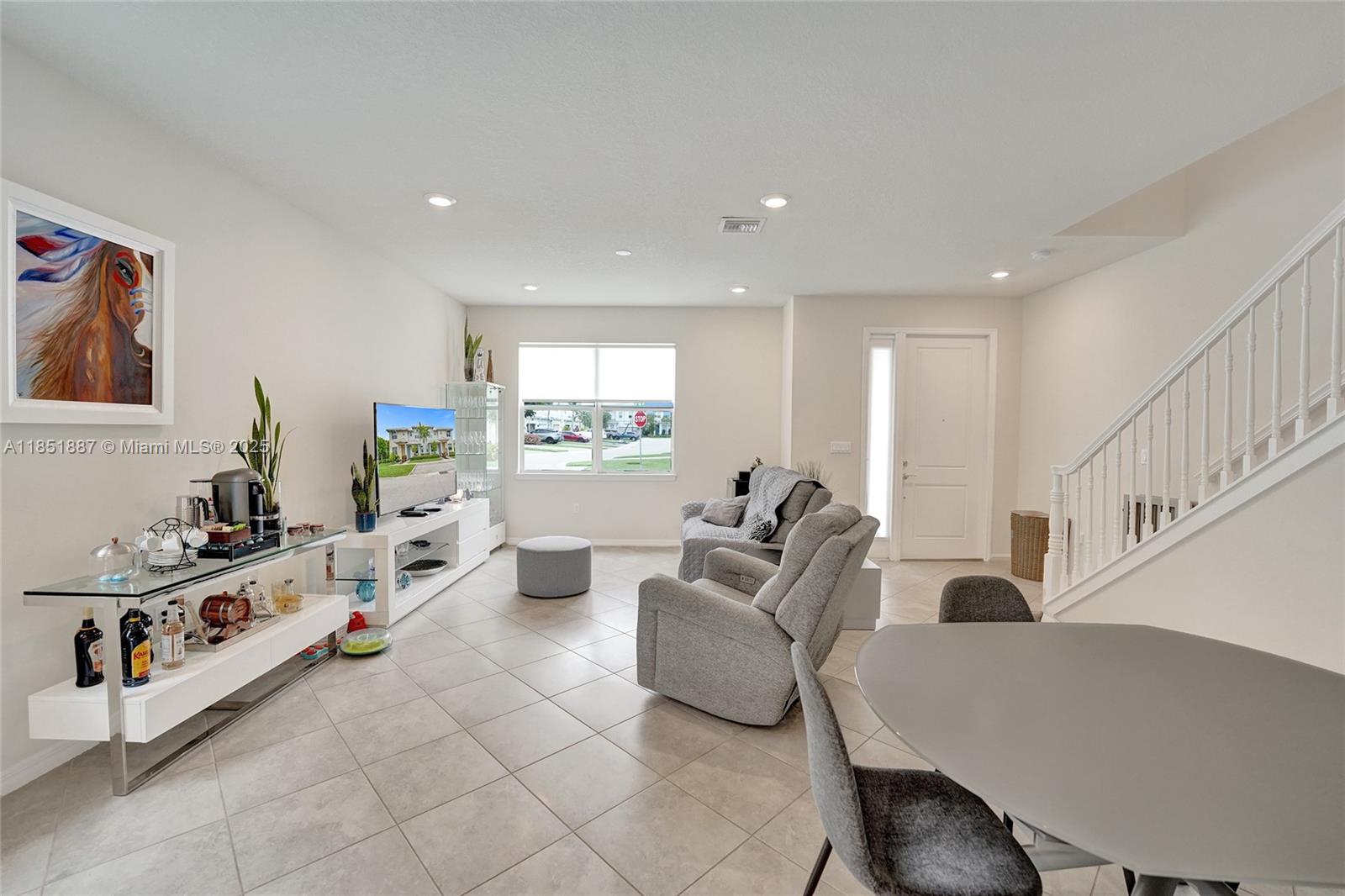 See details 4810 3 / 3 1561 sq. ft. $ 2025-08-04 0 Photo