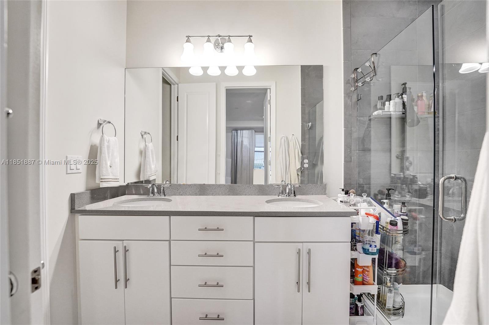 See details 4810 3 / 3 1561 sq. ft. $ 2025-08-04 0 Photo