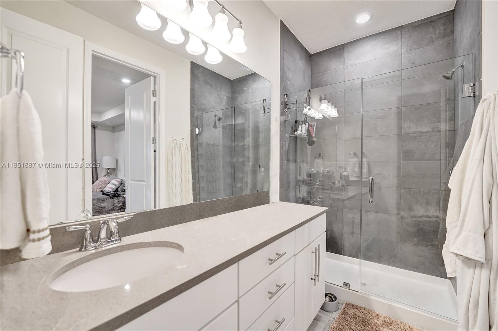 See details 4810 3 / 3 1561 sq. ft. $ 2025-08-04 0 Photo