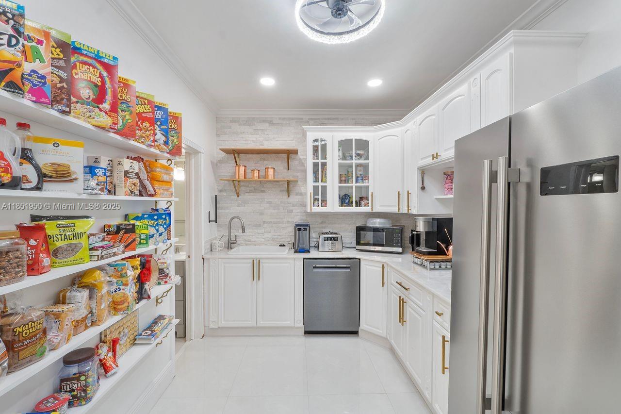 See details / sq. ft. $ 2025-08-04 0 Photo