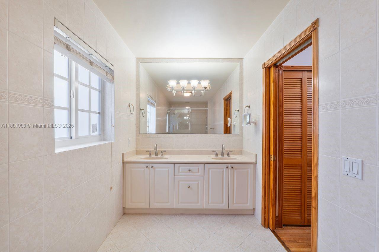See details / sq. ft. $ 2025-08-04 0 Photo