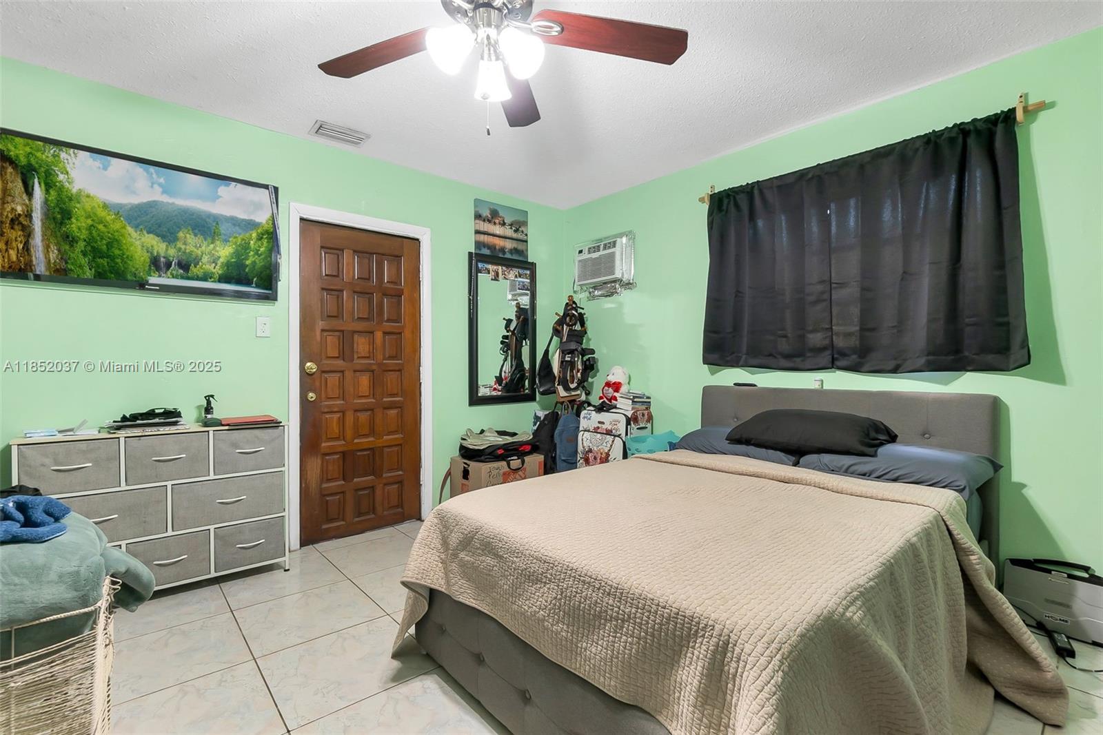 Ver detalles / 2400 sq. ft. $ 2025-08-04 0 foto