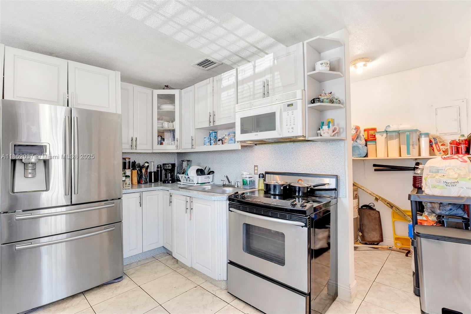 Ver detalles / 2400 sq. ft. $ 2025-08-04 0 foto