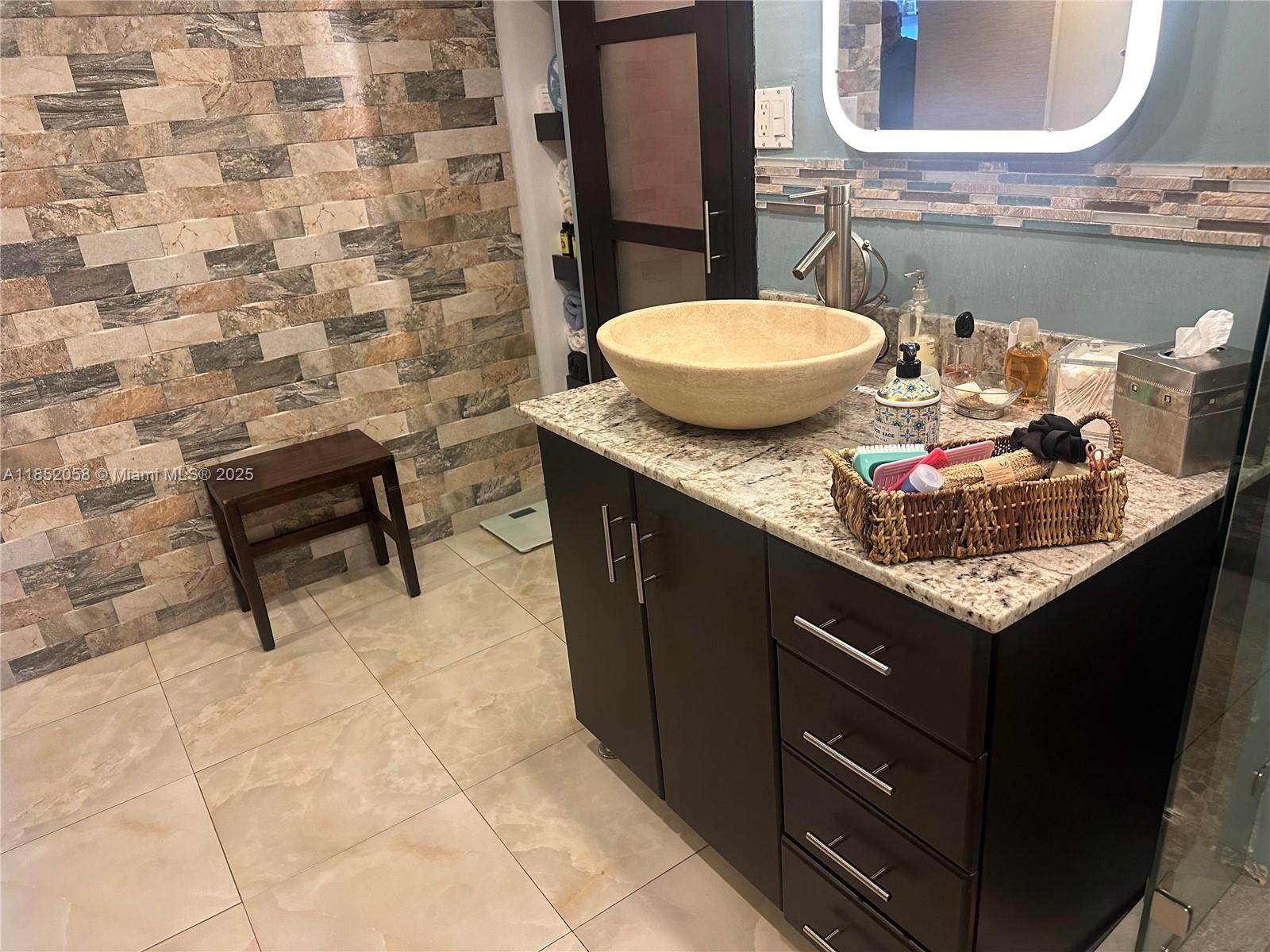 Photo of 1500 Ocean Dr  #5G, Hollywood, Florida, 33019 - 
