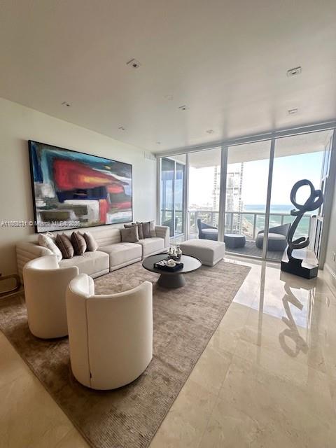See details 4004 3 / 4 2174 sq. ft. $ 2025-08-04 0 Photo