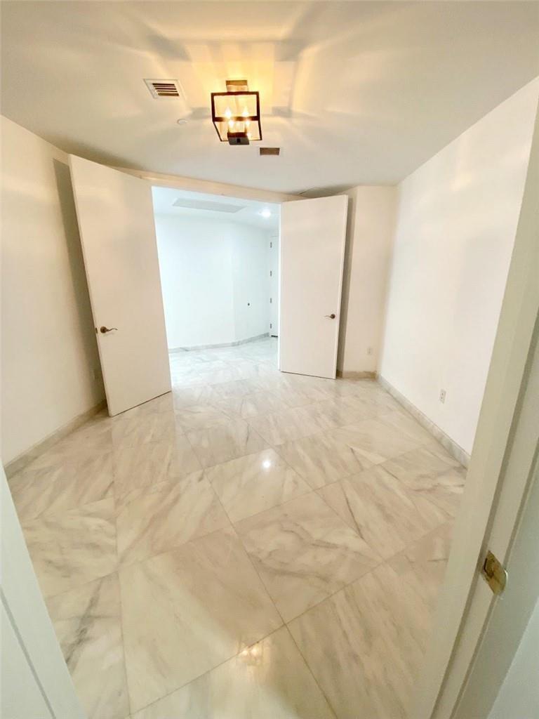 2207 3 / 3 2106 sq. ft. $ 2026-03-05 0 Photo