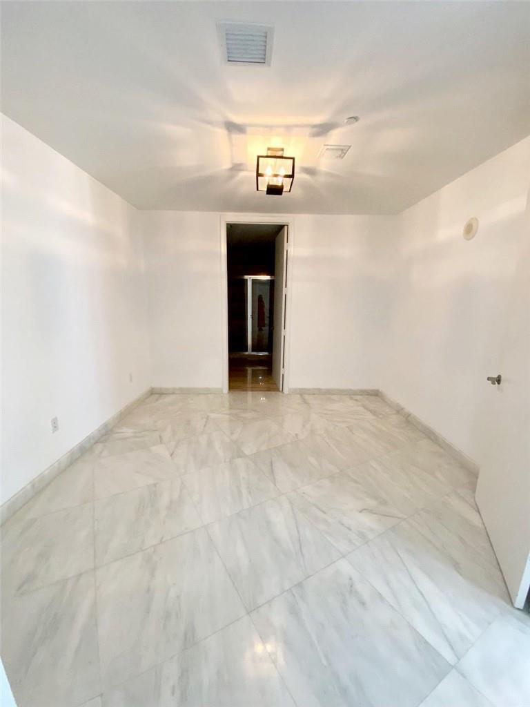 2207 3 / 3 2106 sq. ft. $ 2026-03-05 0 Photo