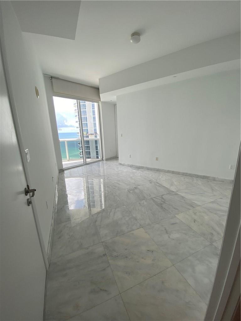 2207 3 / 3 2106 sq. ft. $ 2026-03-05 0 Photo