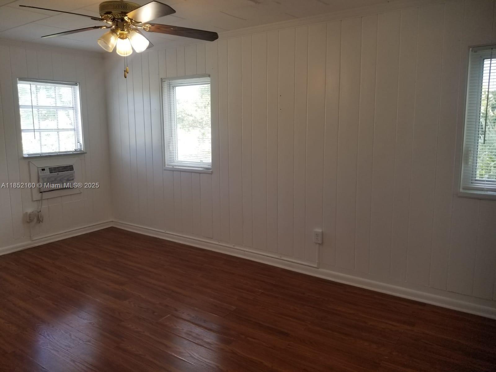 See details / 2385 sq. ft. $ 2025-08-04 0 Photo