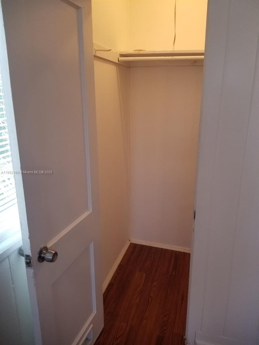See details / 2385 sq. ft. $ 2025-08-04 0 Photo