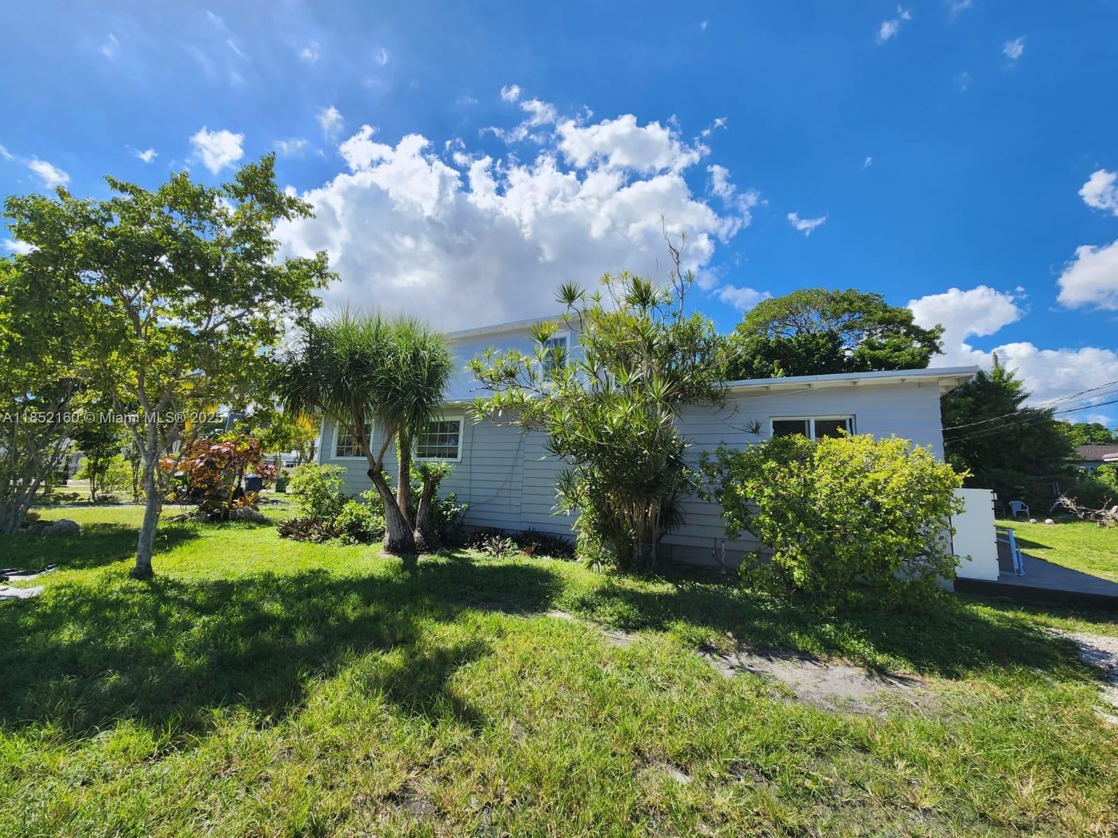 See details / 2385 sq. ft. $ 2025-08-04 0 Photo