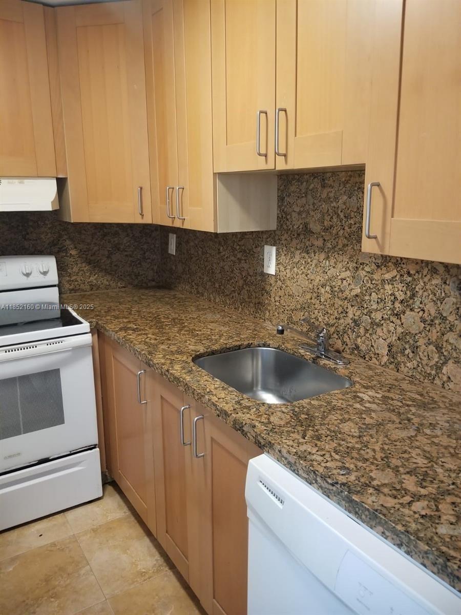 See details / 2385 sq. ft. $ 2025-08-04 0 Photo