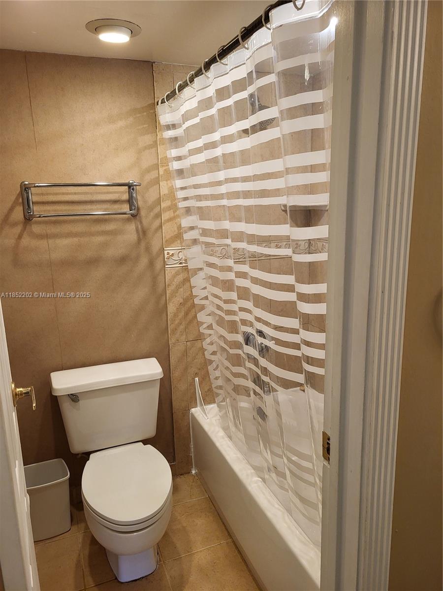 Photo of 3475 Country Club Dr  #704, Aventura, Florida, 33180 - 