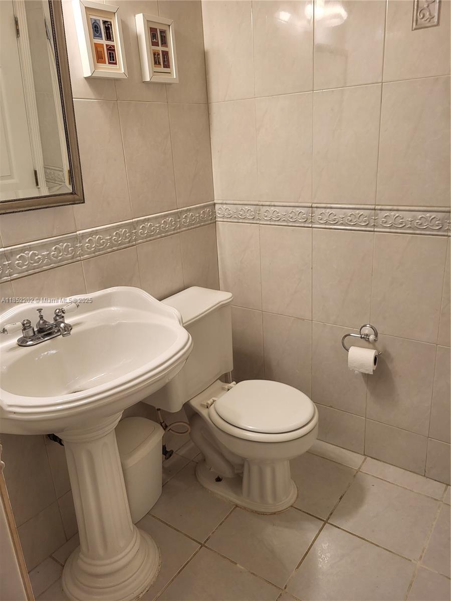 Photo of 3475 Country Club Dr  #704, Aventura, Florida, 33180 - 