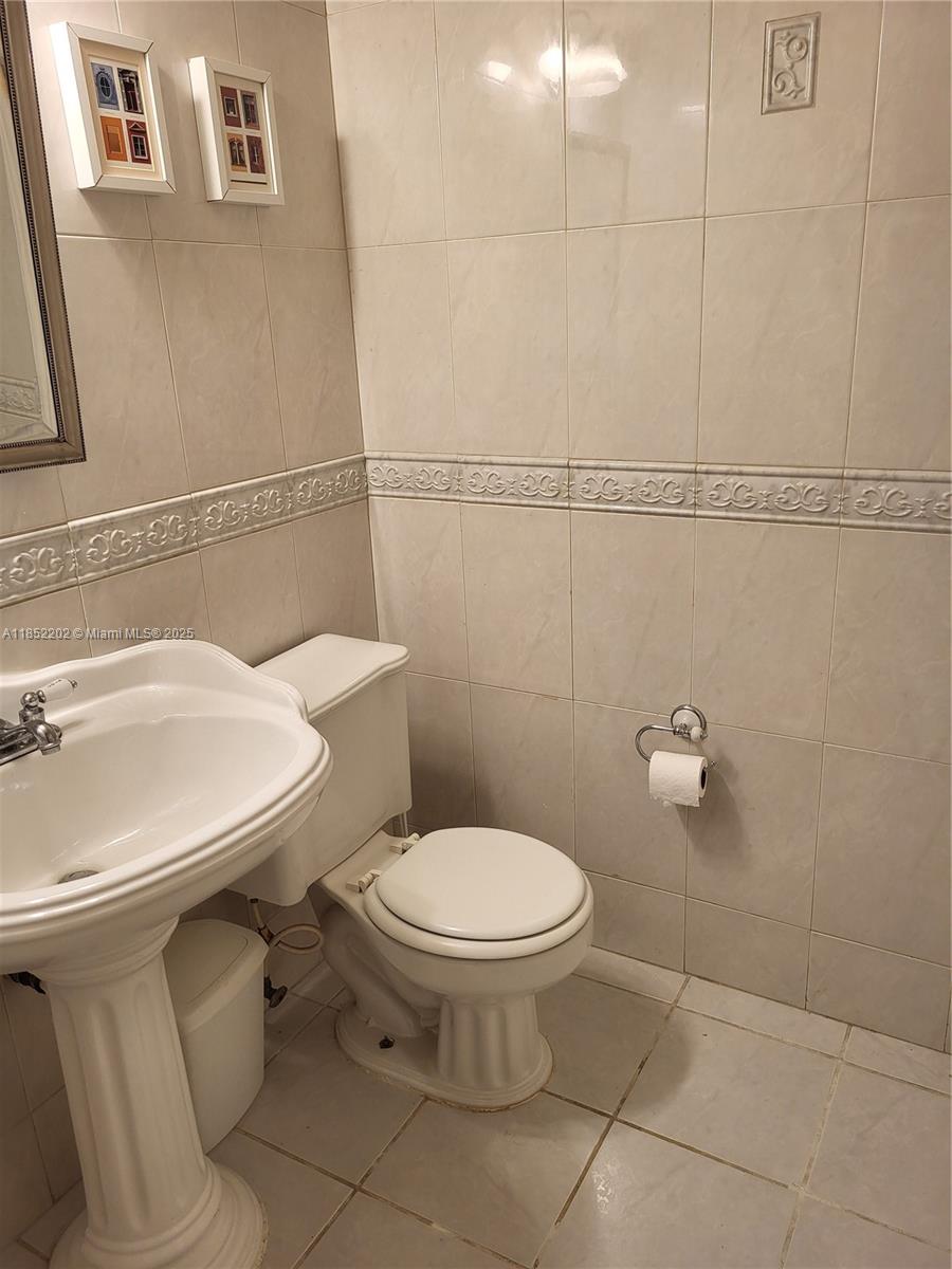 Photo of 3475 Country Club Dr  #704, Aventura, Florida, 33180 - 