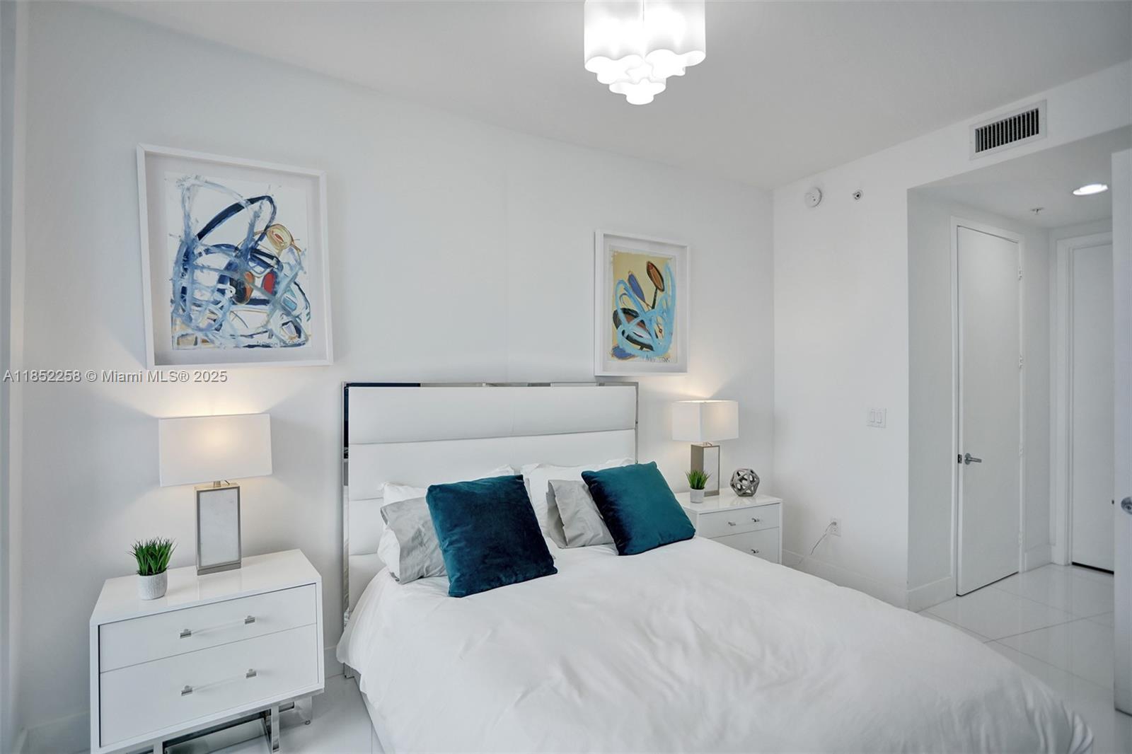 See details 5508 1 / 2 920 sq. ft. $ 2025-08-04 0 Photo