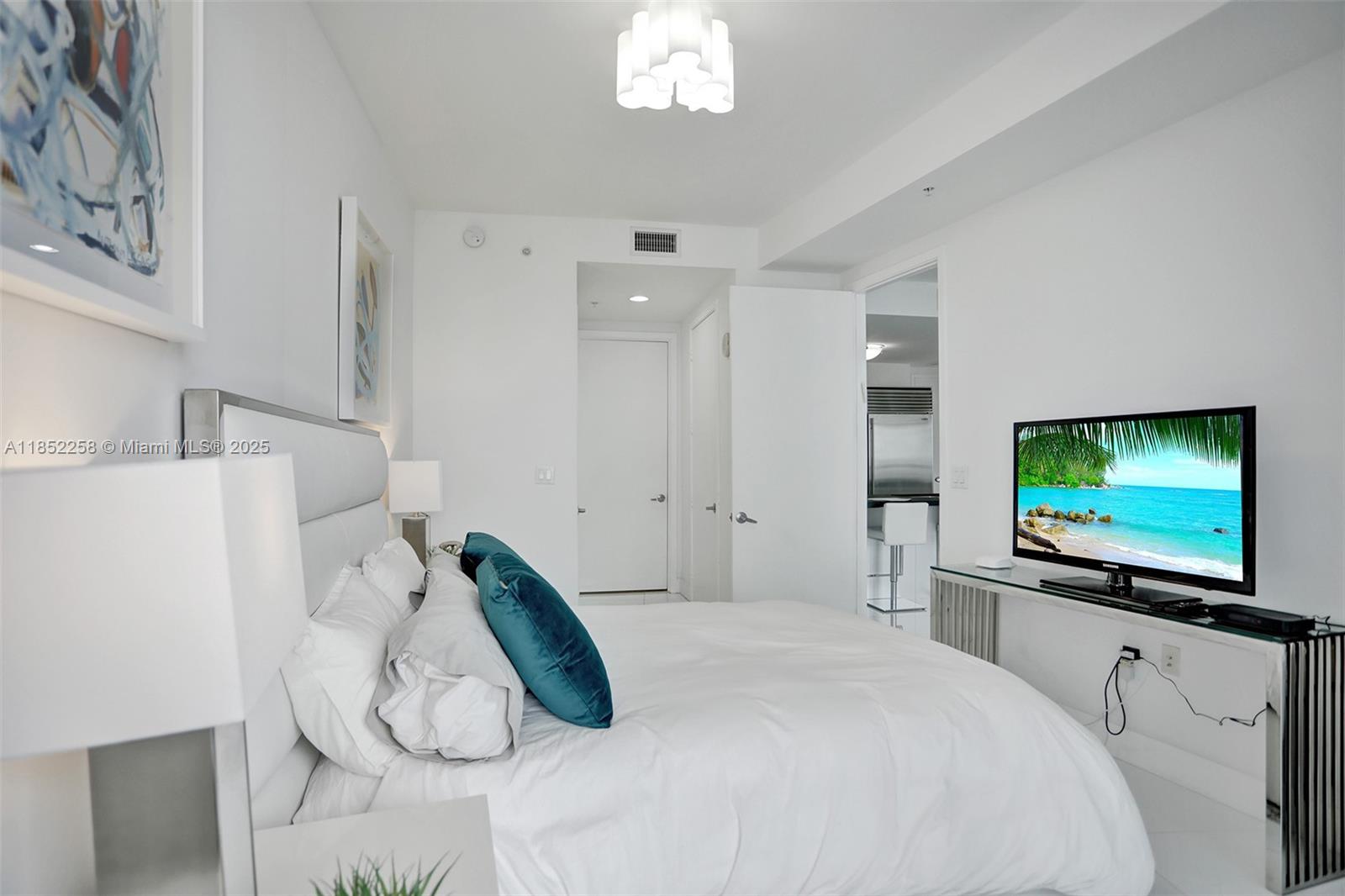See details 5508 1 / 2 920 sq. ft. $ 2025-08-04 0 Photo
