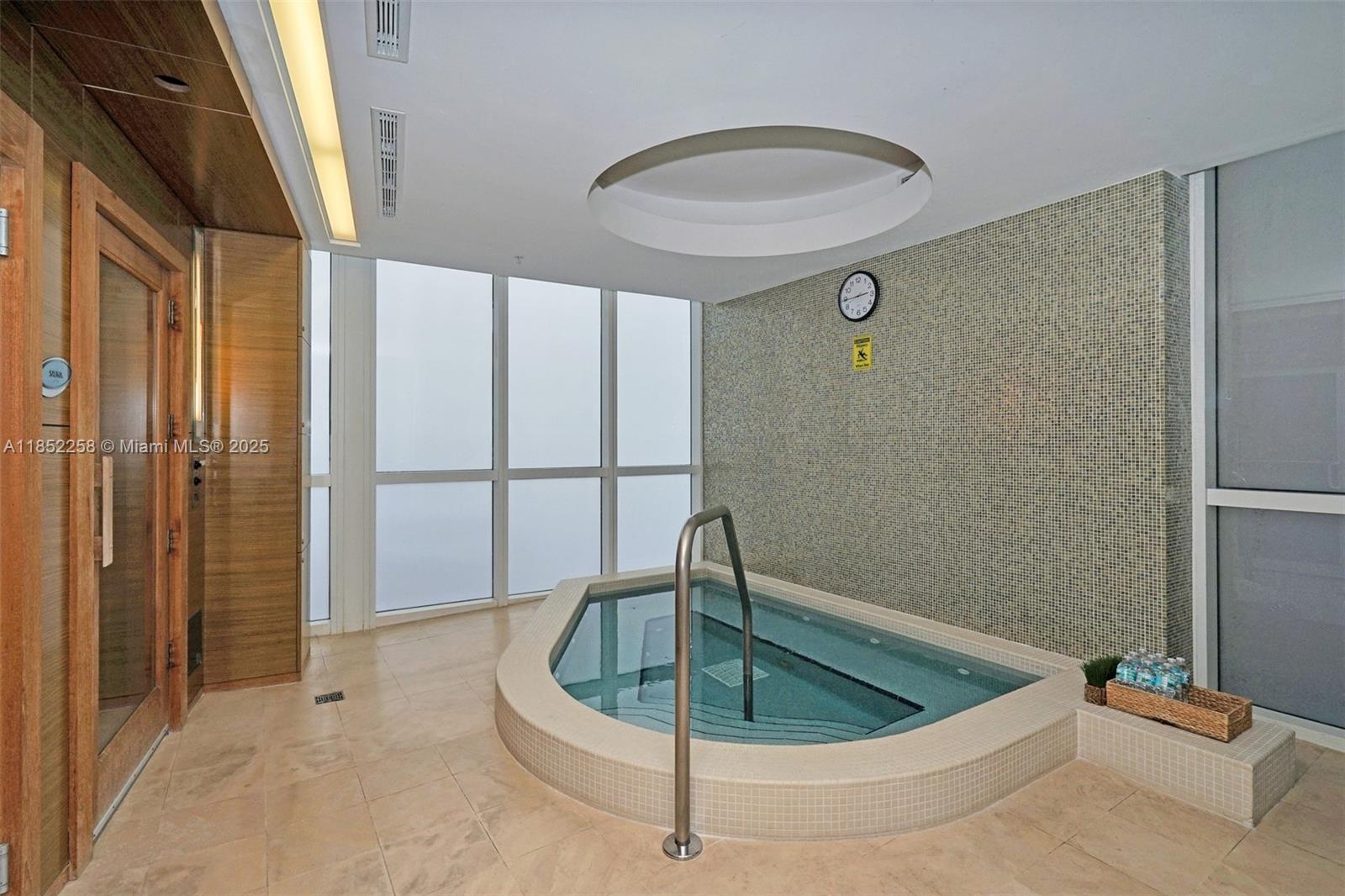 See details 5508 1 / 2 920 sq. ft. $ 2025-08-04 0 Photo