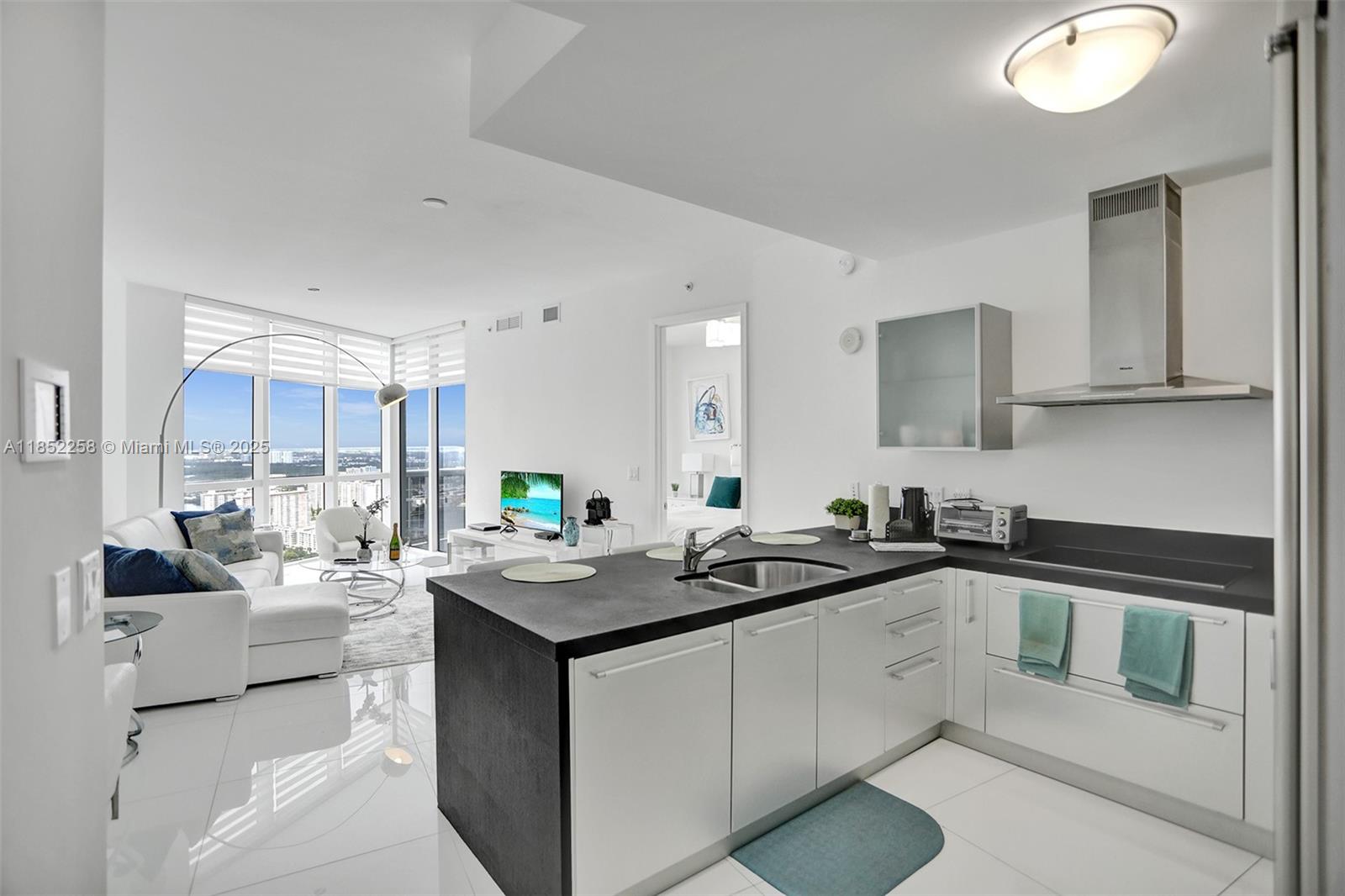 See details 5508 1 / 2 920 sq. ft. $ 2025-08-04 0 Photo