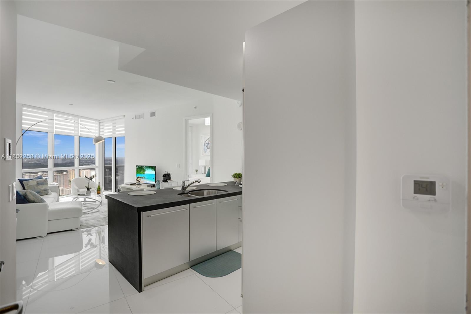 See details 5508 1 / 2 920 sq. ft. $ 2025-08-04 0 Photo