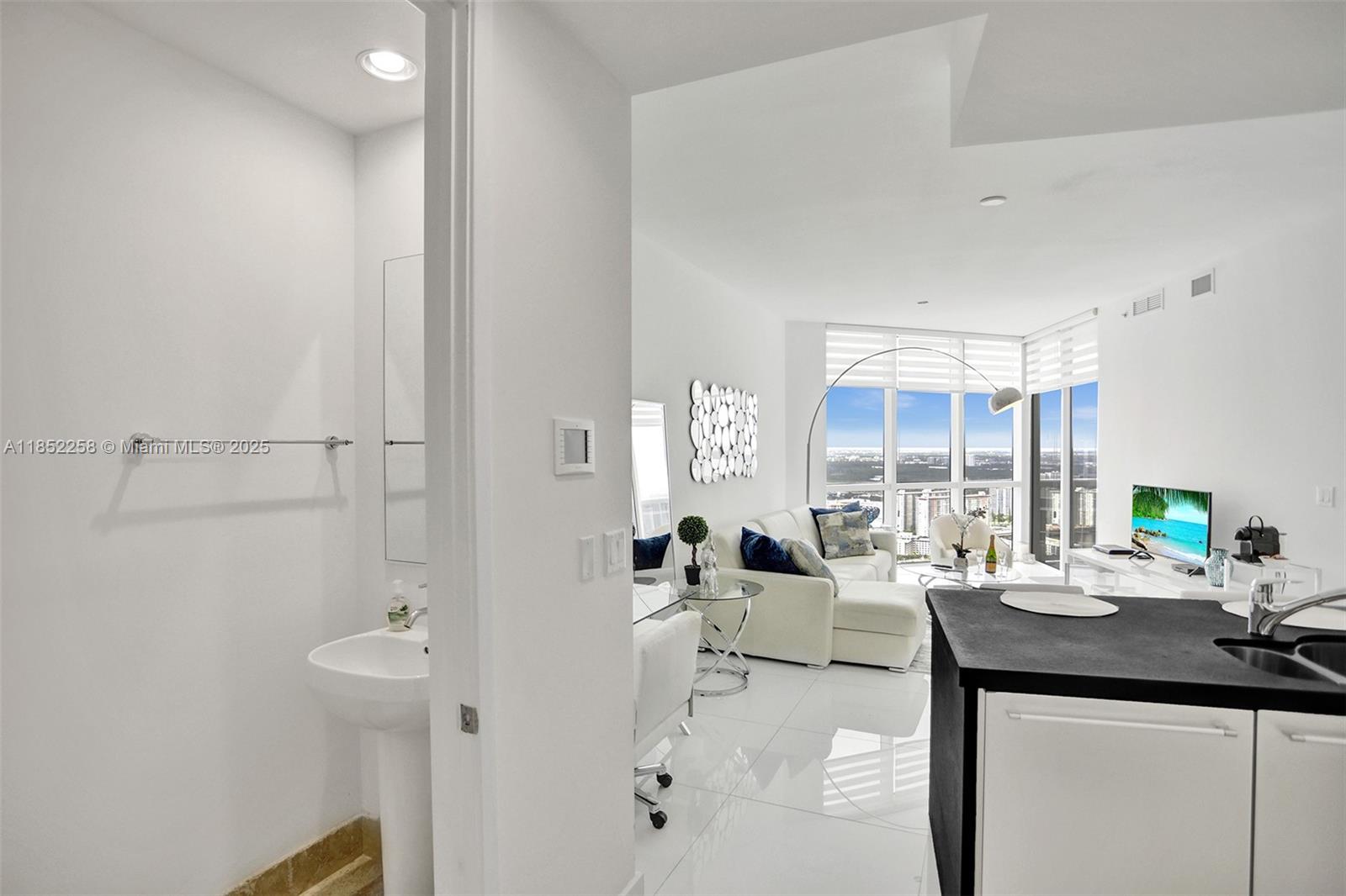 See details 5508 1 / 2 920 sq. ft. $ 2025-08-04 0 Photo