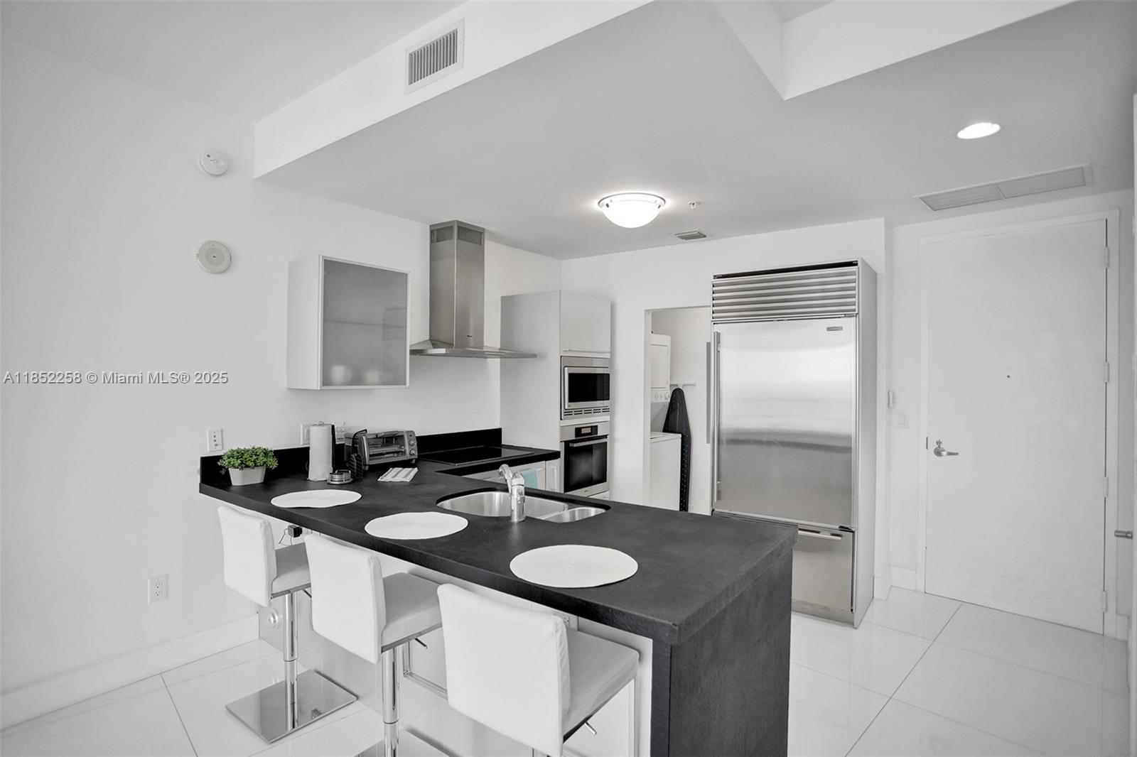 See details 5508 1 / 2 920 sq. ft. $ 2025-08-04 0 Photo