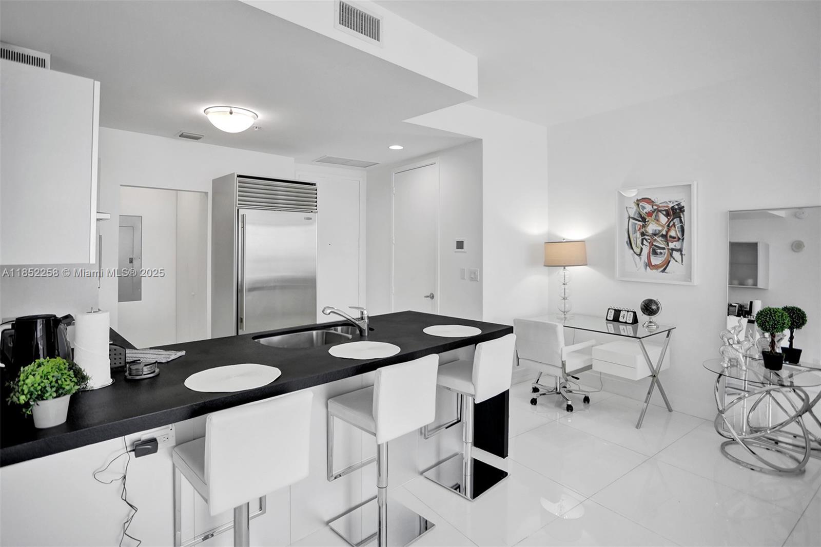 See details 5508 1 / 2 920 sq. ft. $ 2025-08-04 0 Photo