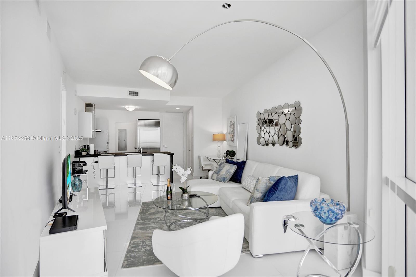 See details 5508 1 / 2 920 sq. ft. $ 2025-08-04 0 Photo