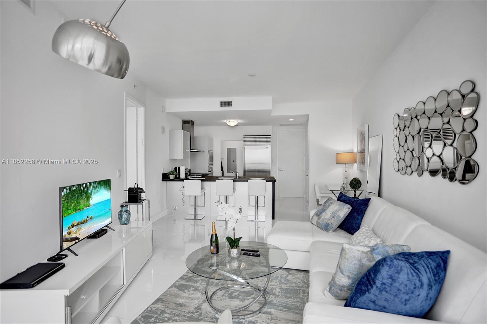 See details 5508 1 / 2 920 sq. ft. $ 2025-08-04 0 Photo