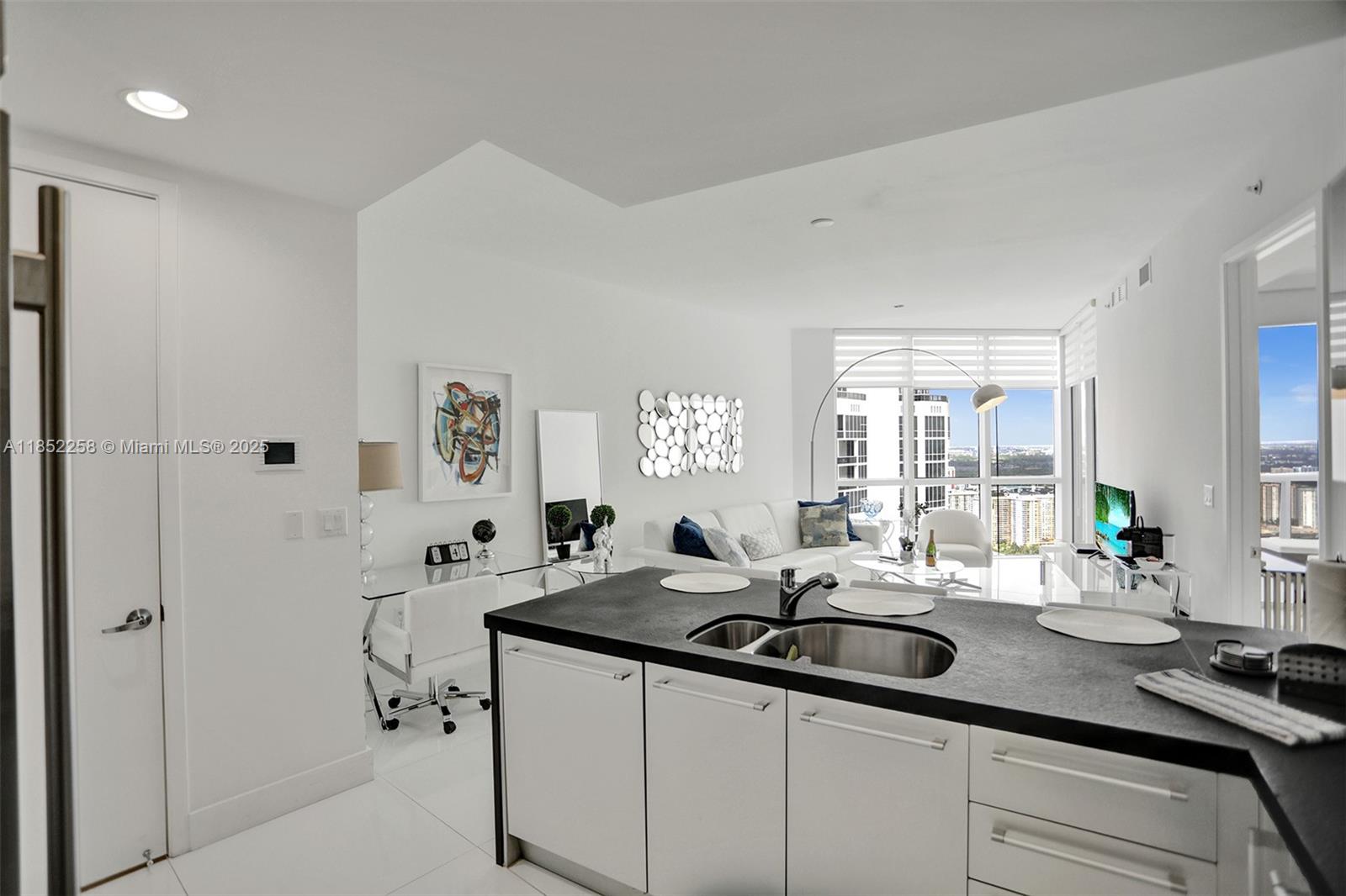 See details 5508 1 / 2 920 sq. ft. $ 2025-08-04 0 Photo
