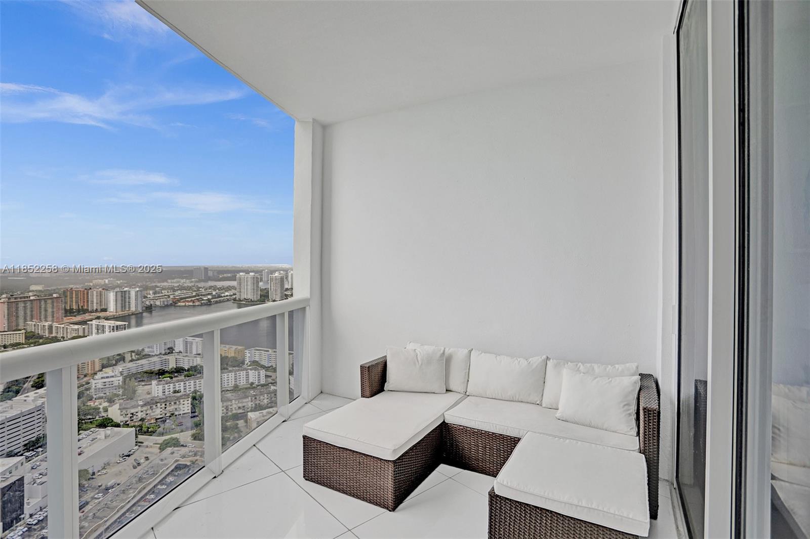 See details 5508 1 / 2 920 sq. ft. $ 2025-08-04 0 Photo