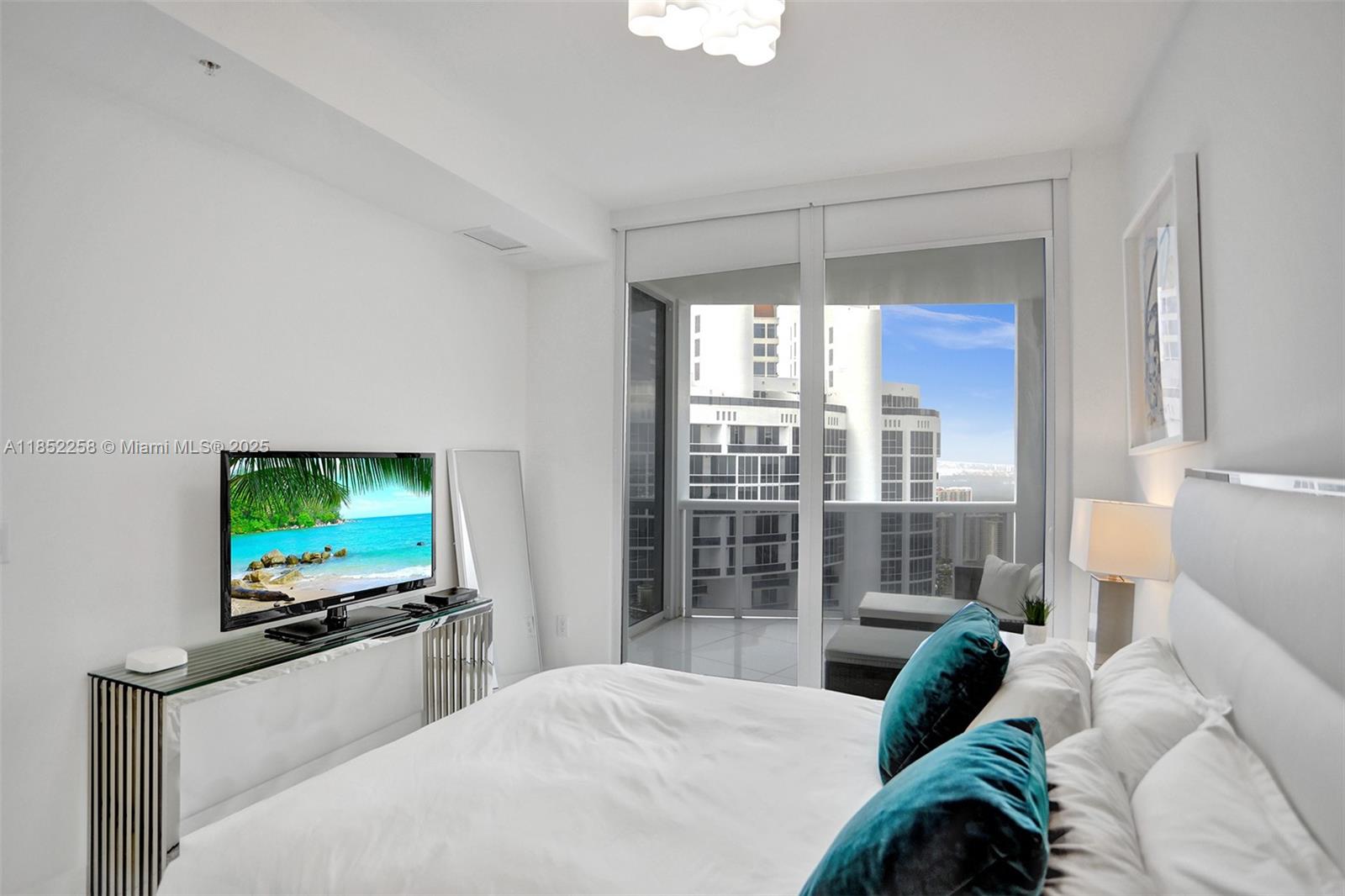 See details 5508 1 / 2 920 sq. ft. $ 2025-08-04 0 Photo