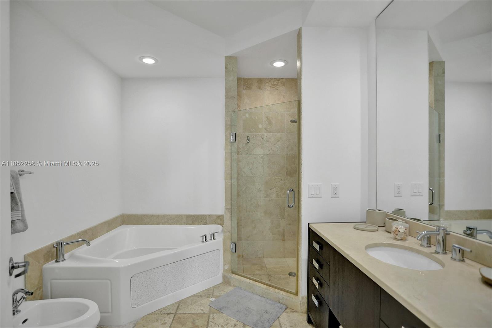 See details 5508 1 / 2 920 sq. ft. $ 2025-08-04 0 Photo
