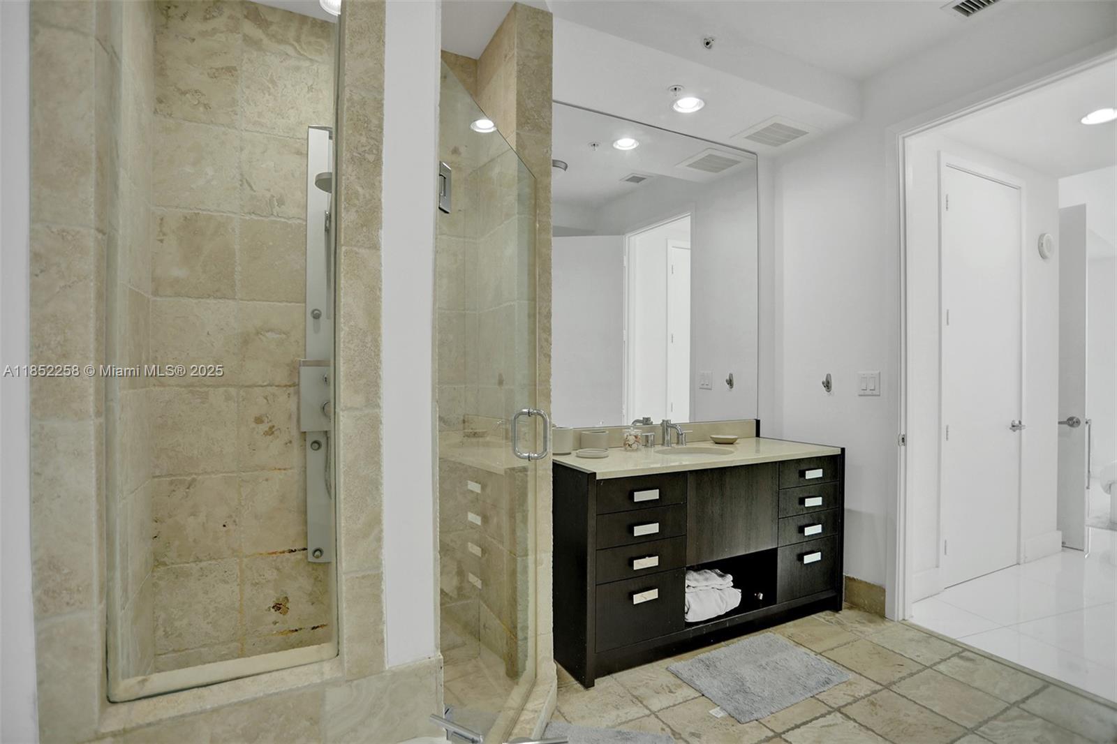 See details 5508 1 / 2 920 sq. ft. $ 2025-08-04 0 Photo