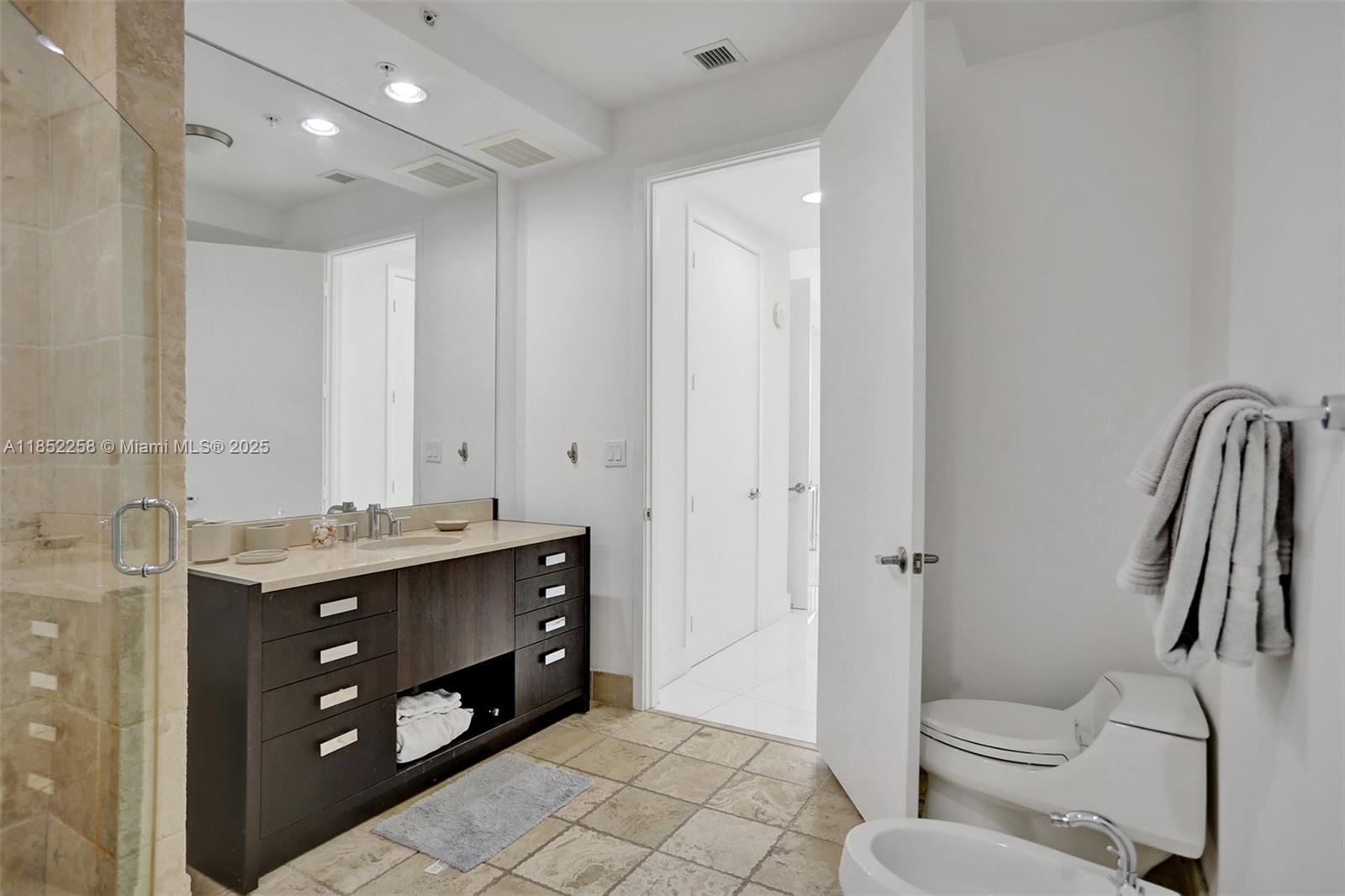 See details 5508 1 / 2 920 sq. ft. $ 2025-08-04 0 Photo