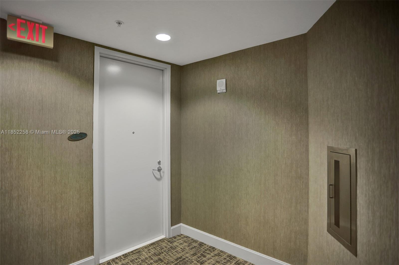 See details 5508 1 / 2 920 sq. ft. $ 2025-08-04 0 Photo