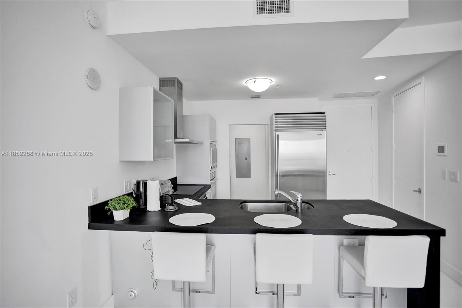 See details 5508 1 / 2 920 sq. ft. $ 2025-08-04 0 Photo