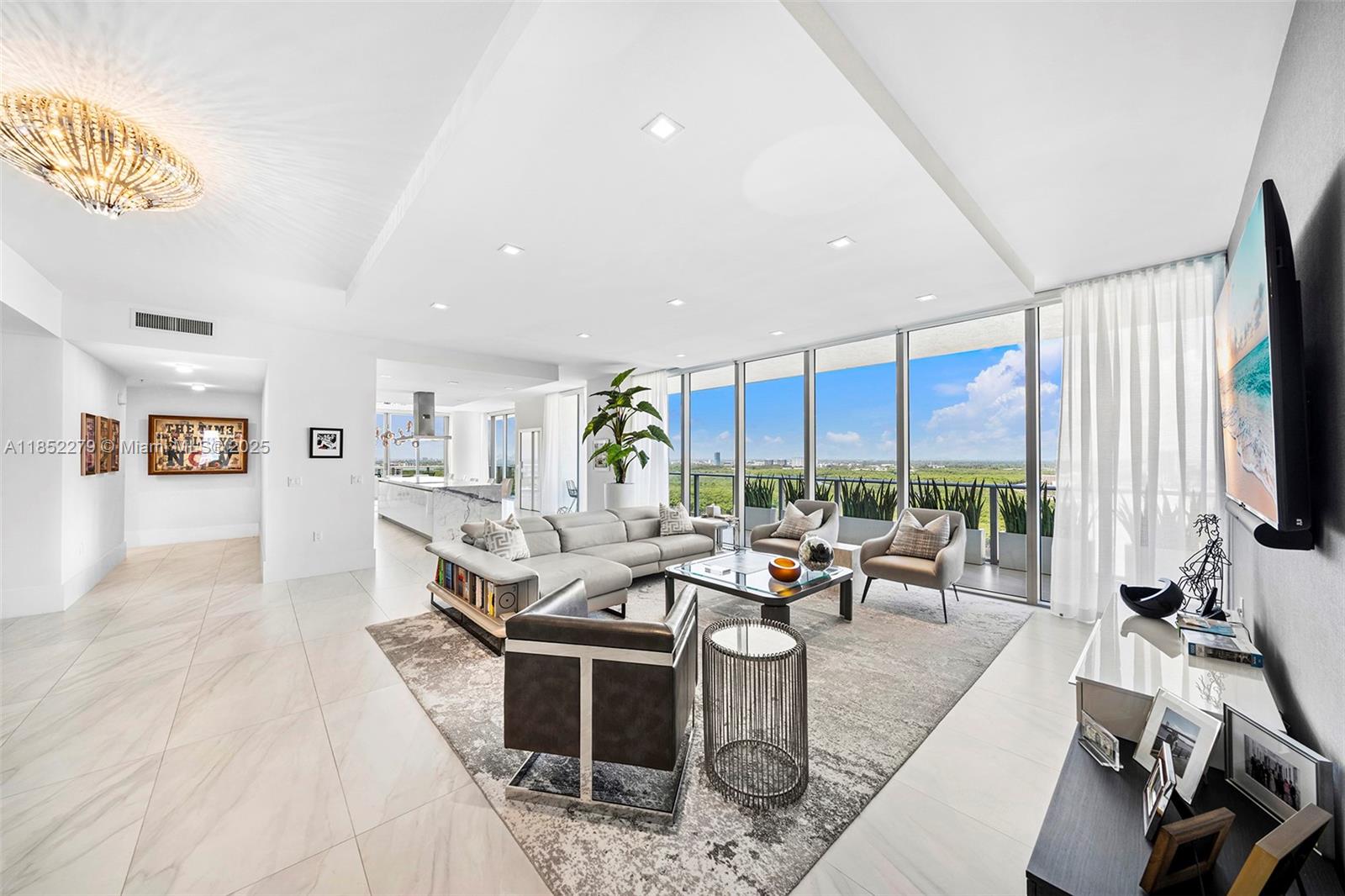See details 5-PH01 4 / 5 3895 sq. ft. $ 2025-08-04 0 Photo