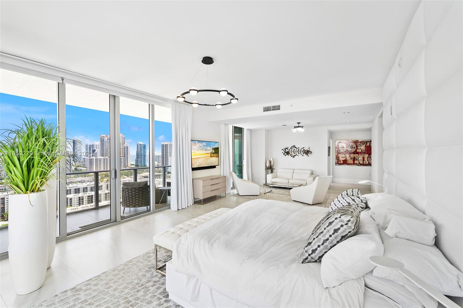 See details 5-PH01 4 / 5 3895 sq. ft. $ 2025-08-04 0 Photo