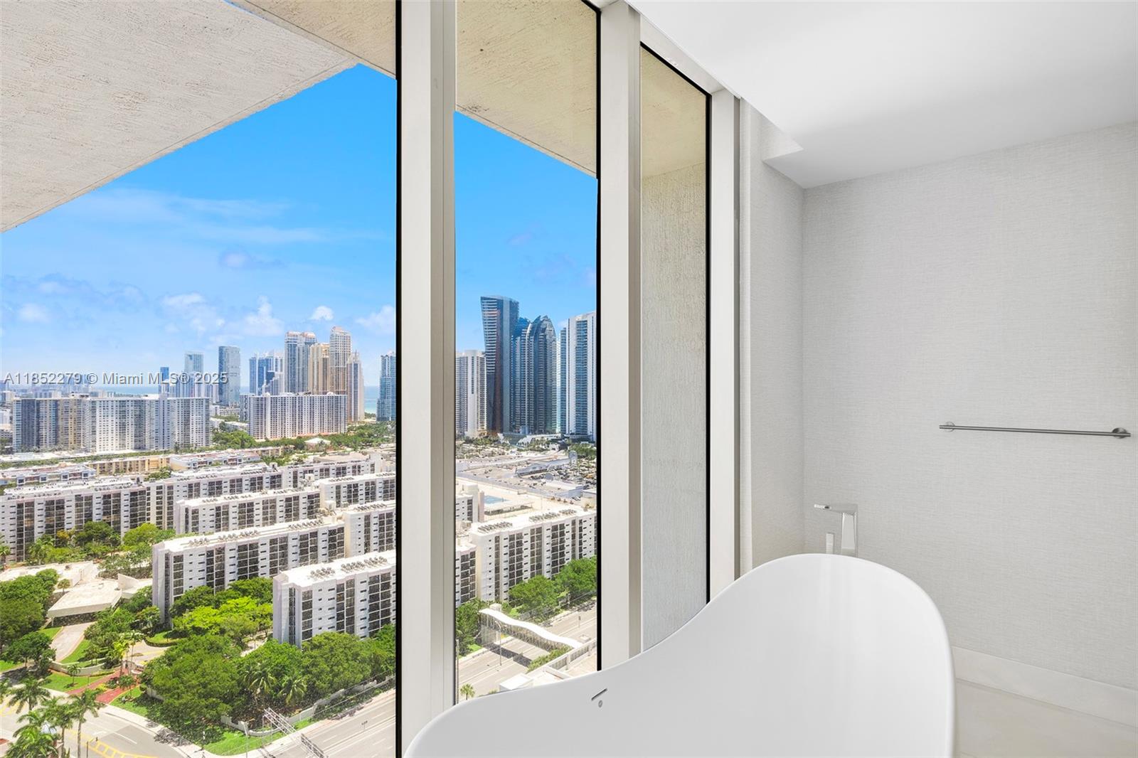 See details 5-PH01 4 / 5 3895 sq. ft. $ 2025-08-04 0 Photo