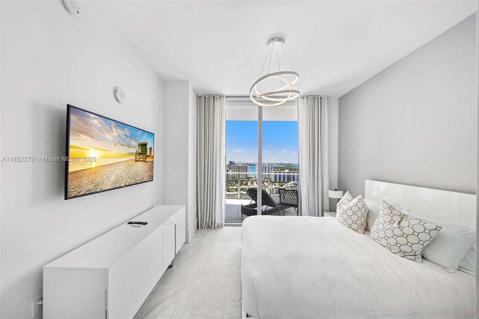 See details 5-PH01 4 / 5 3895 sq. ft. $ 2025-08-04 0 Photo