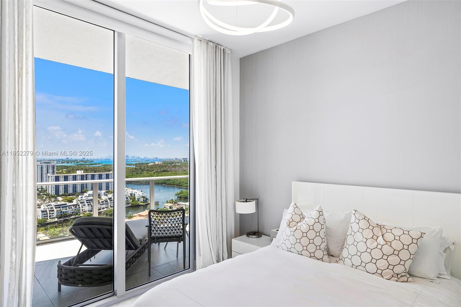 See details 5-PH01 4 / 5 3895 sq. ft. $ 2025-08-04 0 Photo
