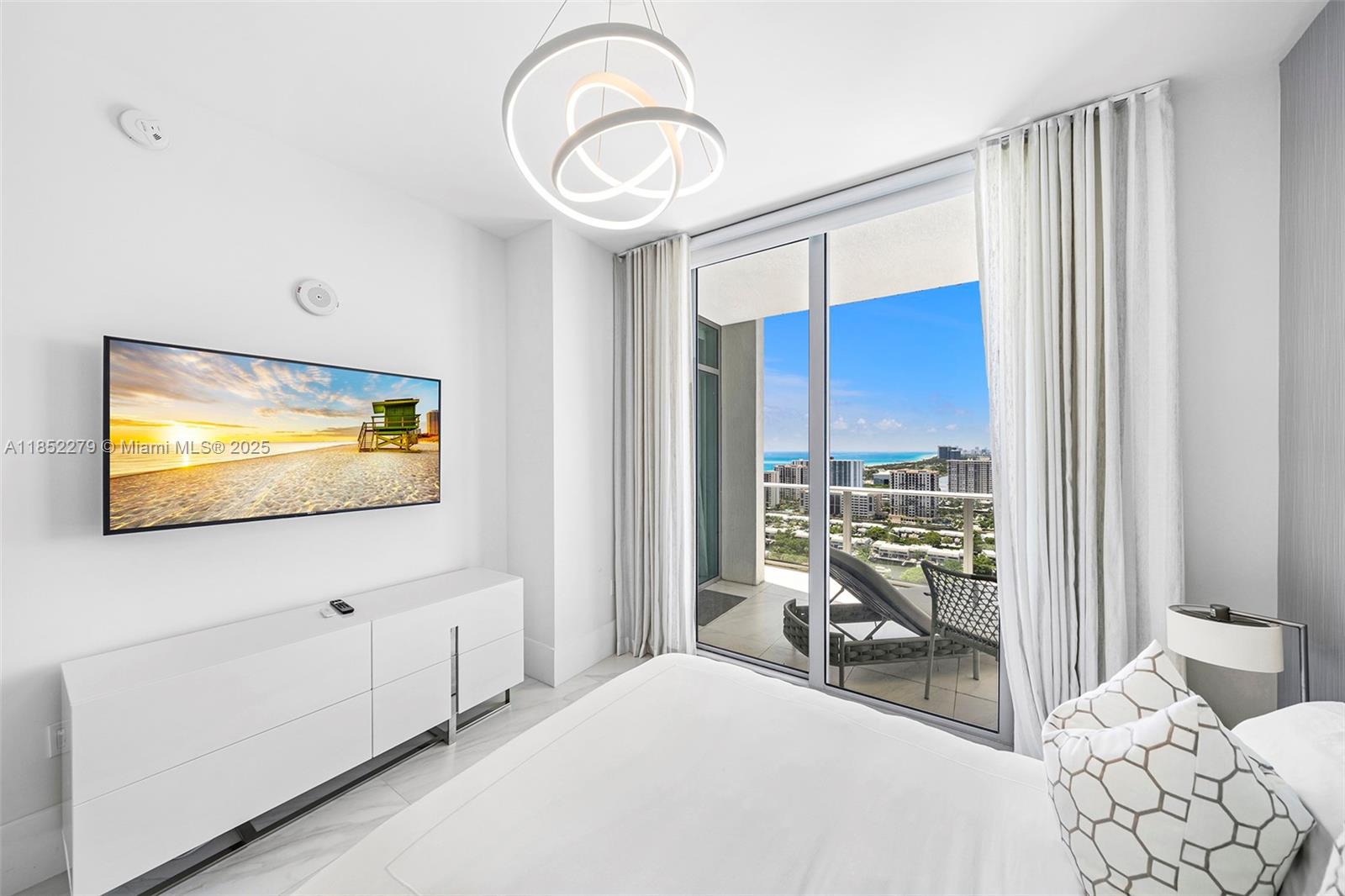 See details 5-PH01 4 / 5 3895 sq. ft. $ 2025-08-04 0 Photo
