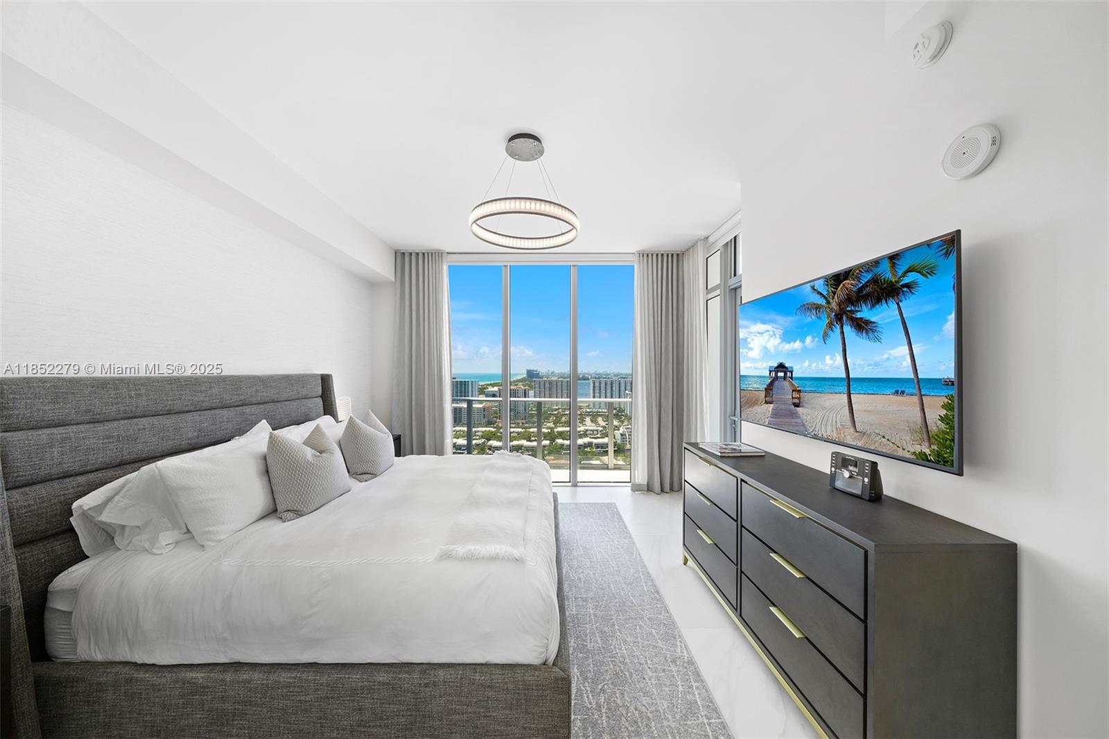 See details 5-PH01 4 / 5 3895 sq. ft. $ 2025-08-04 0 Photo