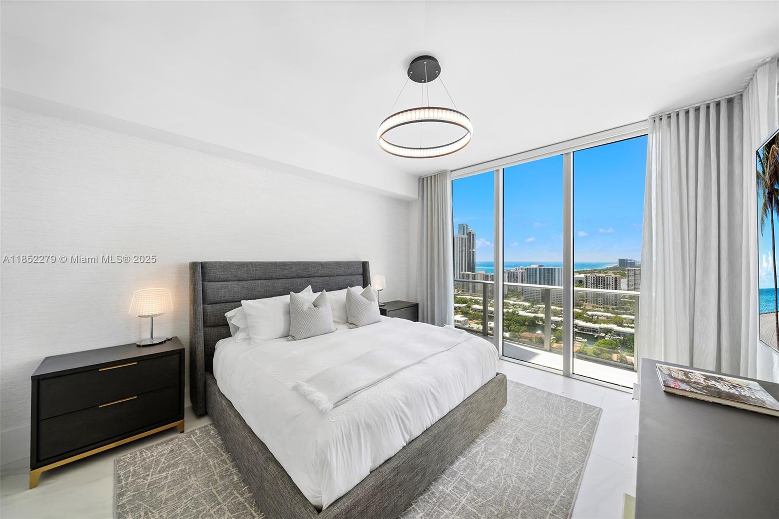 See details 5-PH01 4 / 5 3895 sq. ft. $ 2025-08-04 0 Photo