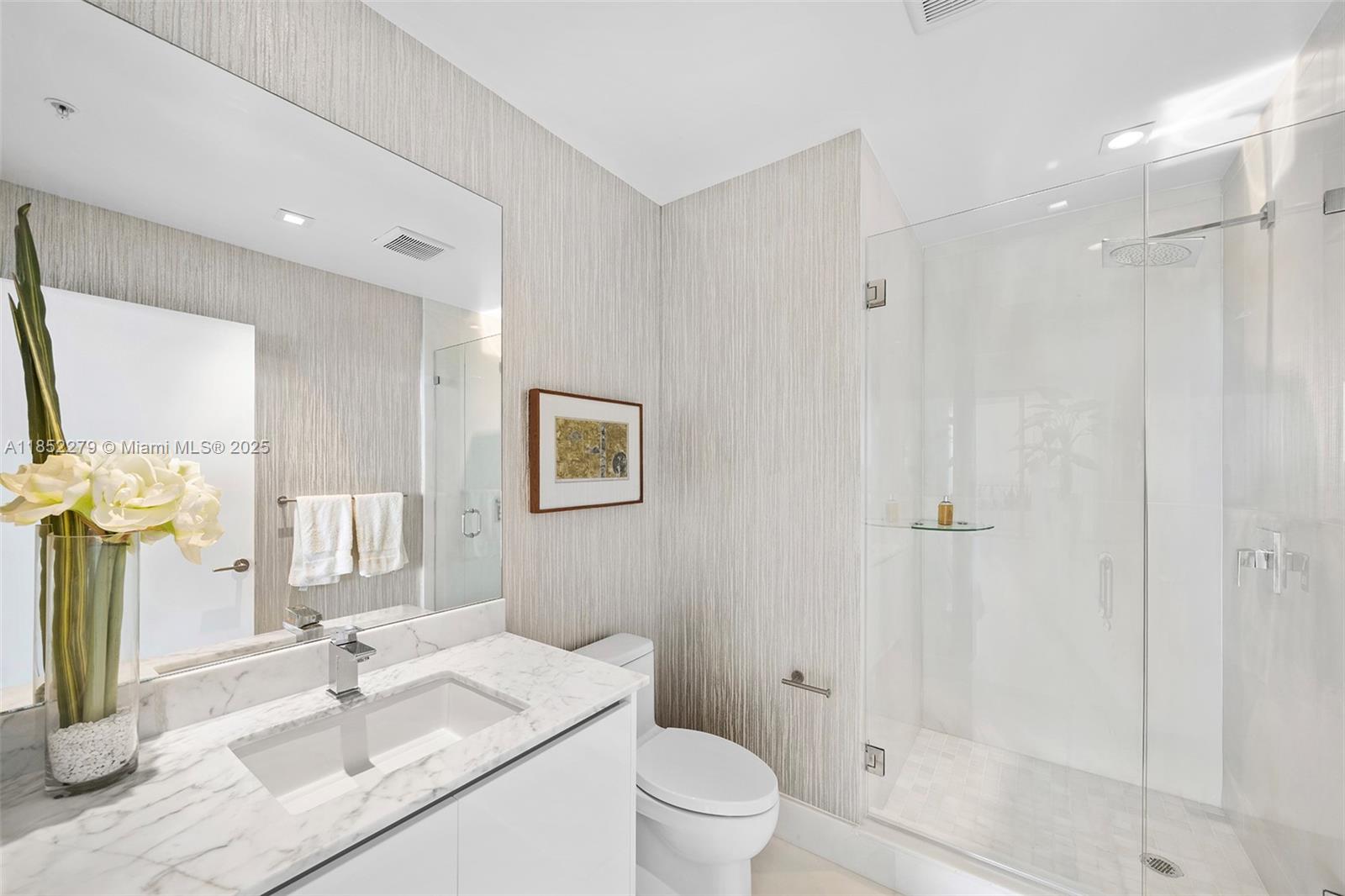 See details 5-PH01 4 / 5 3895 sq. ft. $ 2025-08-04 0 Photo