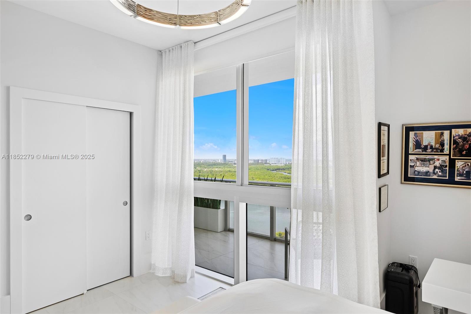 See details 5-PH01 4 / 5 3895 sq. ft. $ 2025-08-04 0 Photo