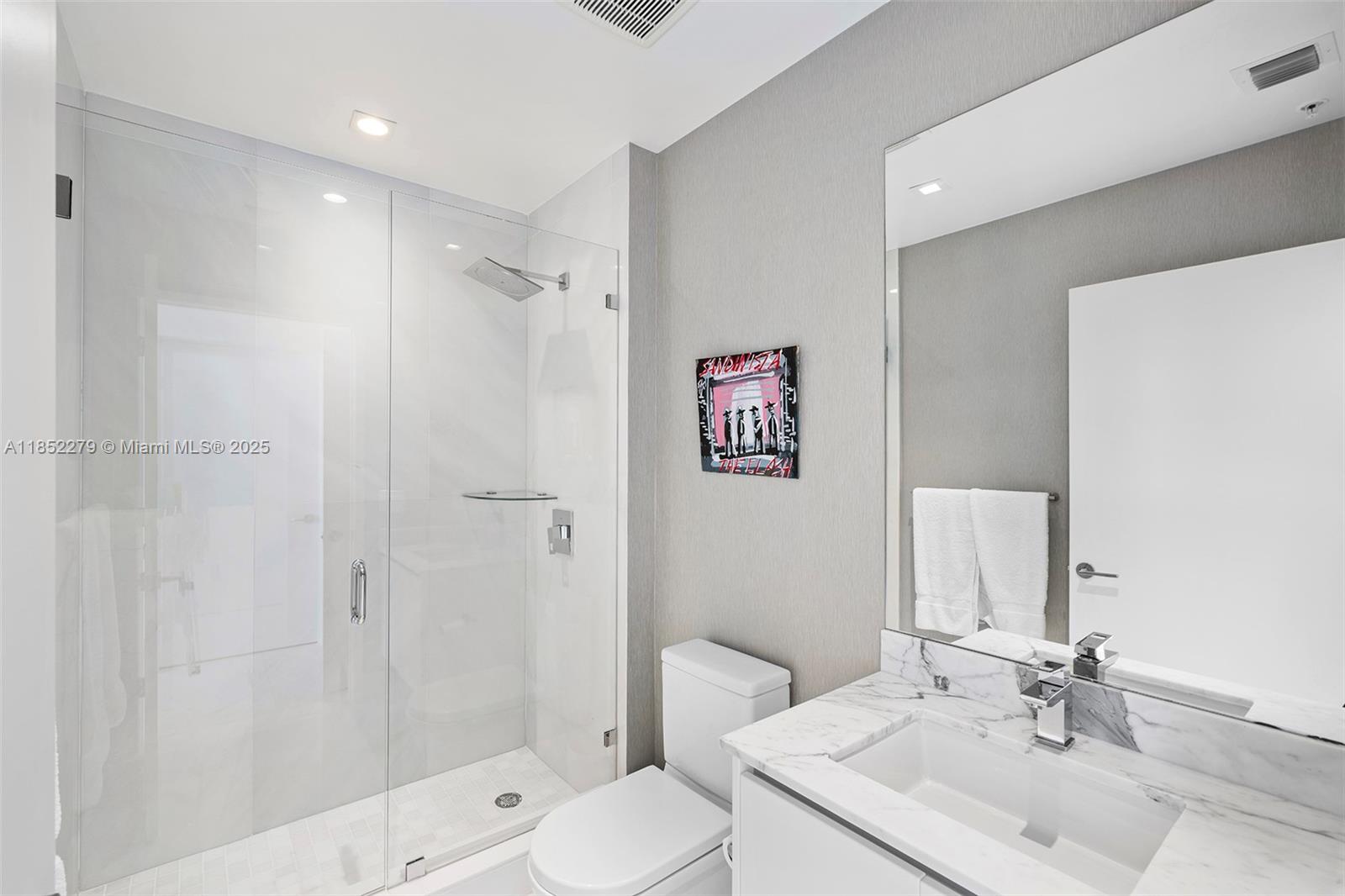 See details 5-PH01 4 / 5 3895 sq. ft. $ 2025-08-04 0 Photo