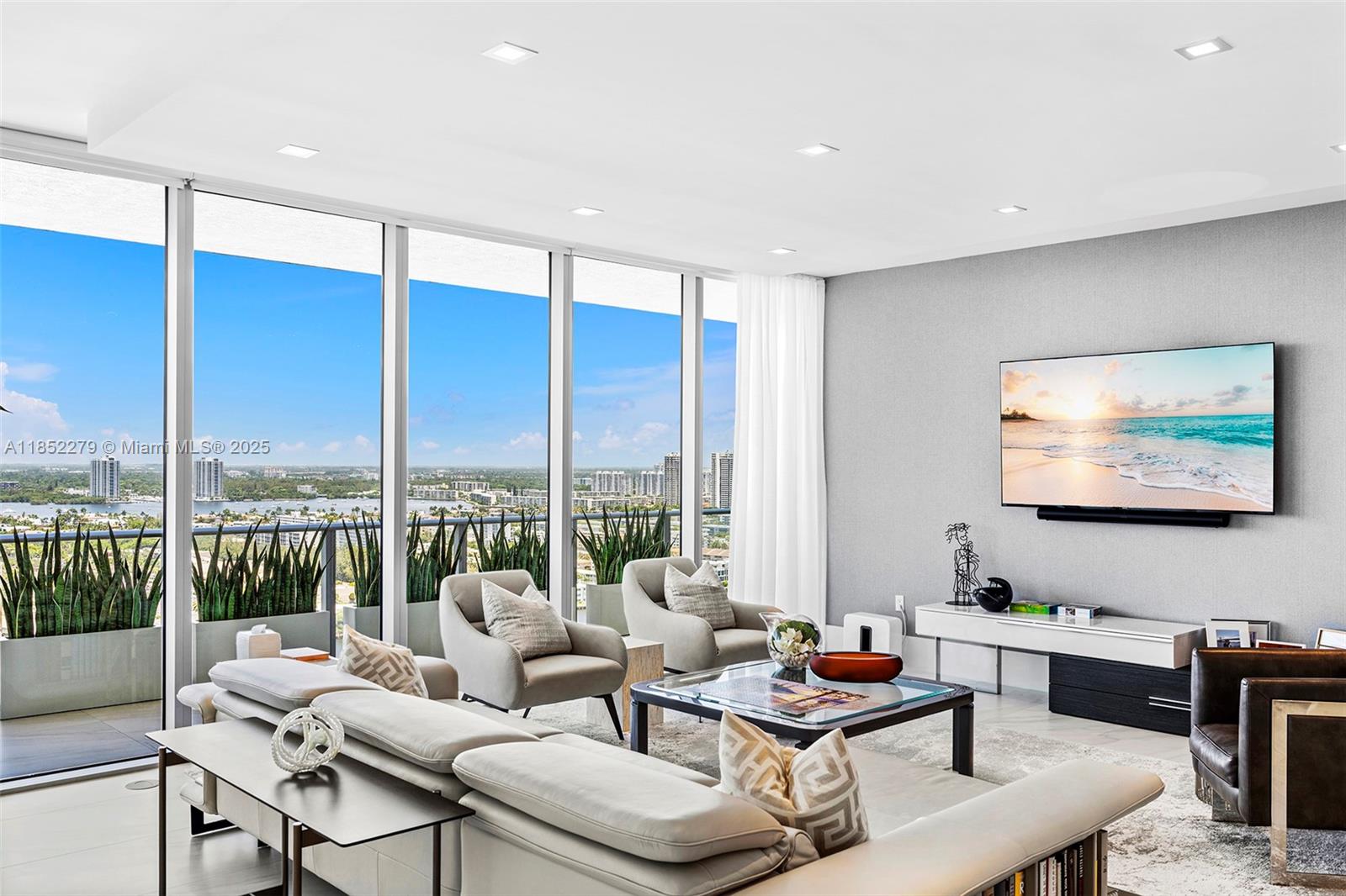 See details 5-PH01 4 / 5 3895 sq. ft. $ 2025-08-04 0 Photo